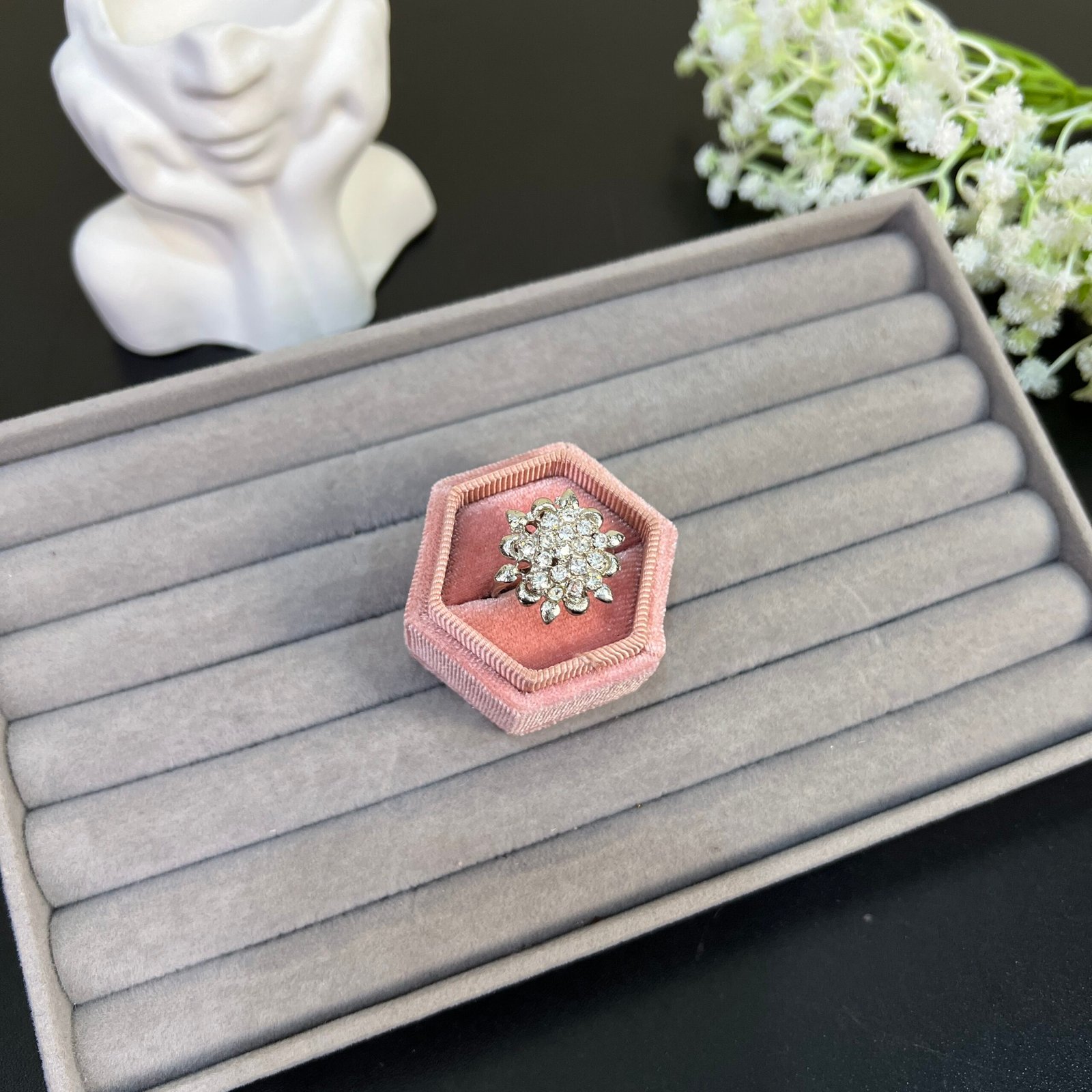 ARYA SILVER (SIZE 8) 650_- ARYA SILVER (SIZE 8) - Image 1