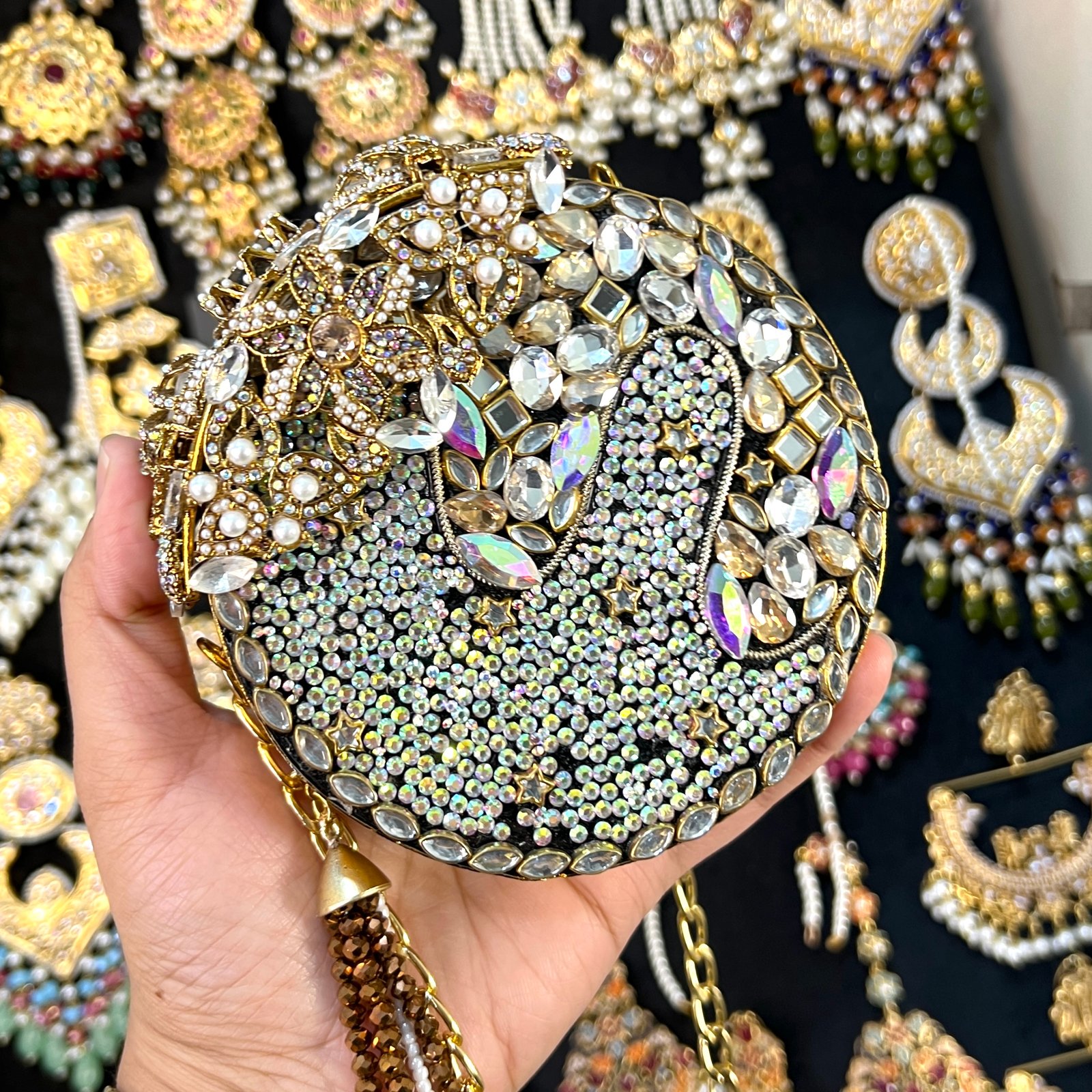 FARAH SHINE PIC 1, PRICE 14850 FARAH SHINE - Image 1